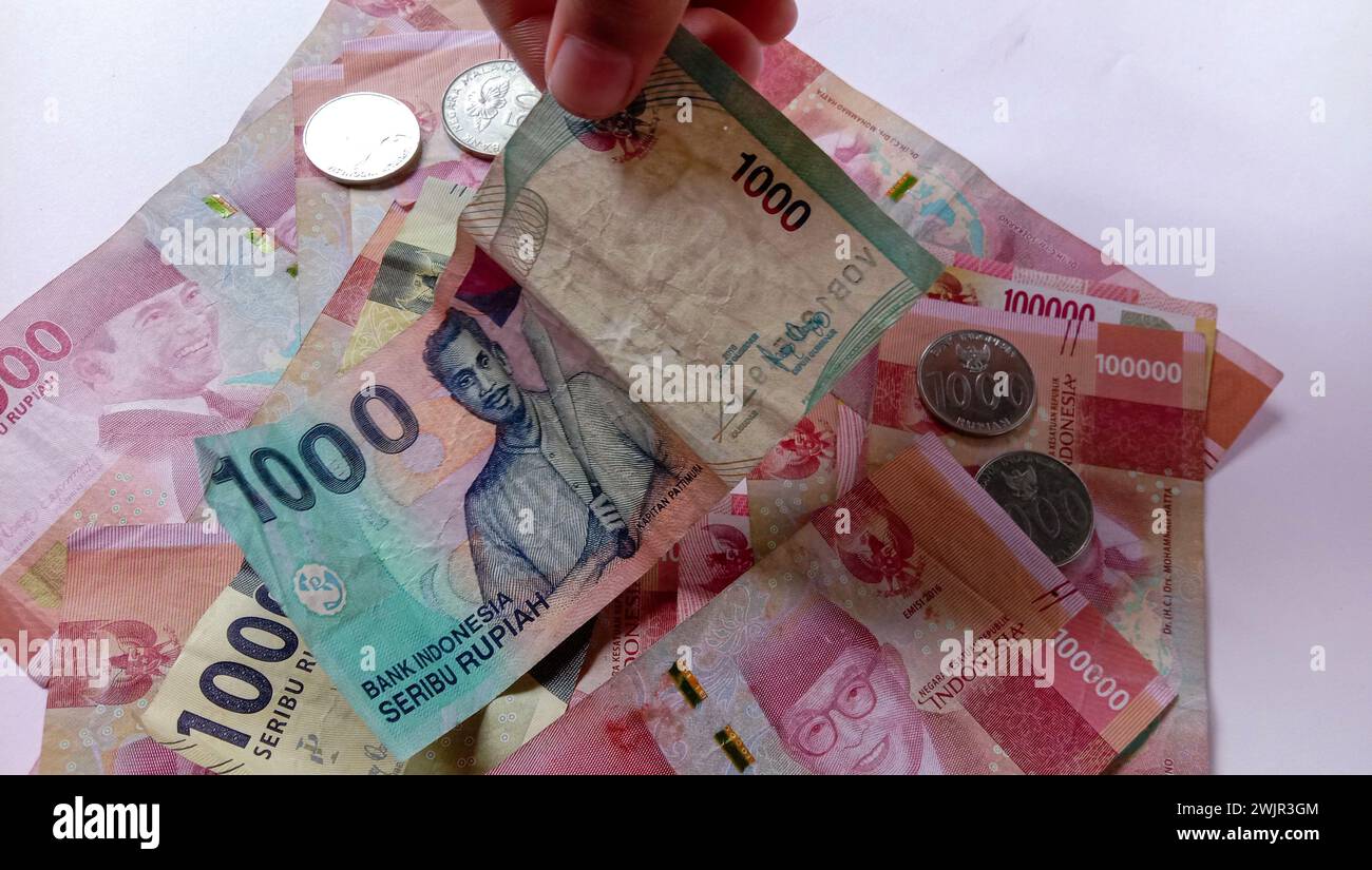 Indonesian woman money hi-res stock photography and images - Page 2 - Alamy