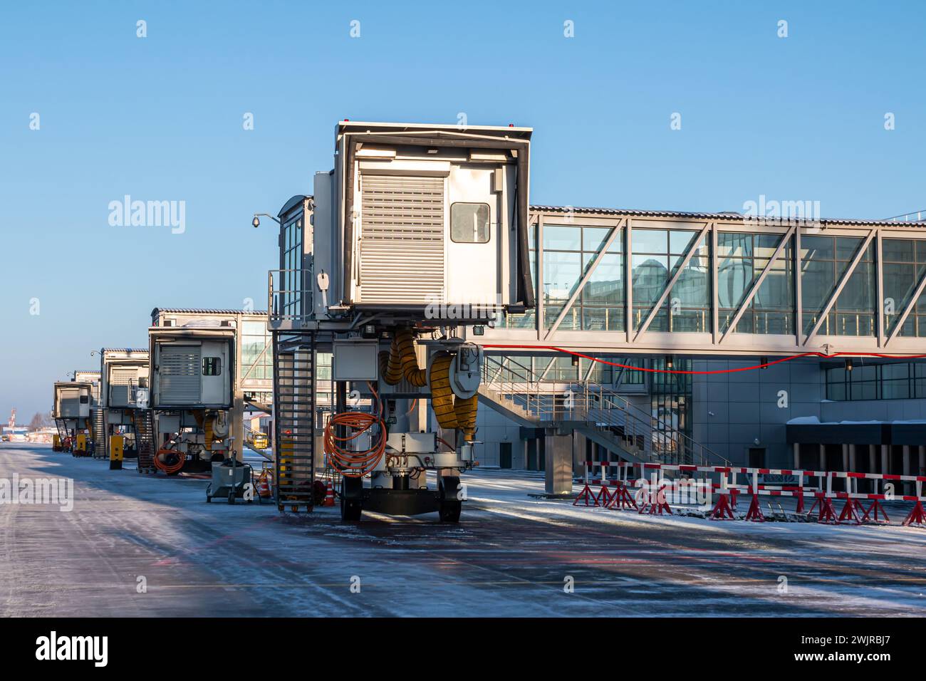Boarding bridges hi-res stock photography and images - Alamy