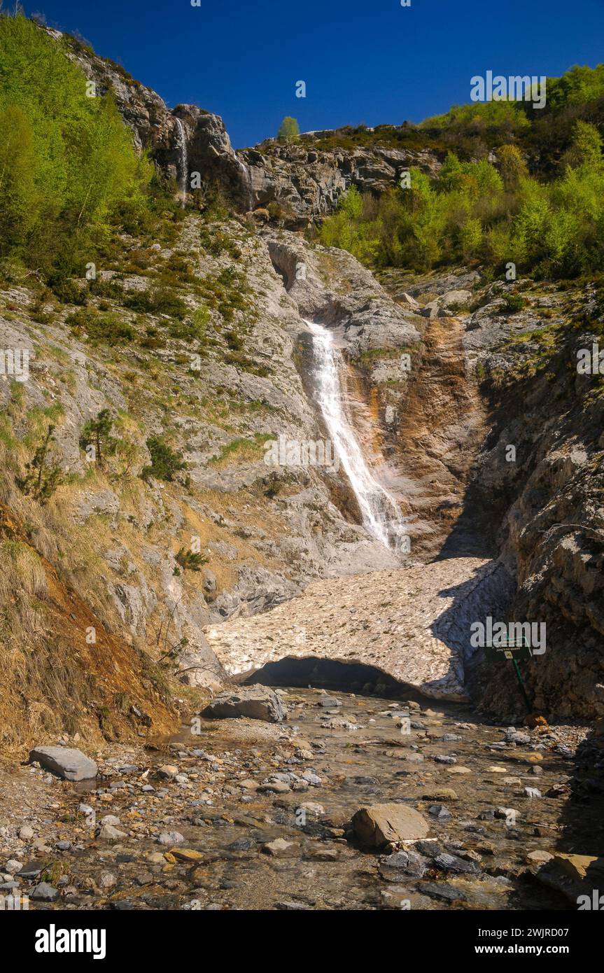 Lalarri waterfall with a snowfield in the foreground (Pineta Valley, Ordesa y Monte Perdido National Park, Huesca, Aragon, Spain) Stock Photo