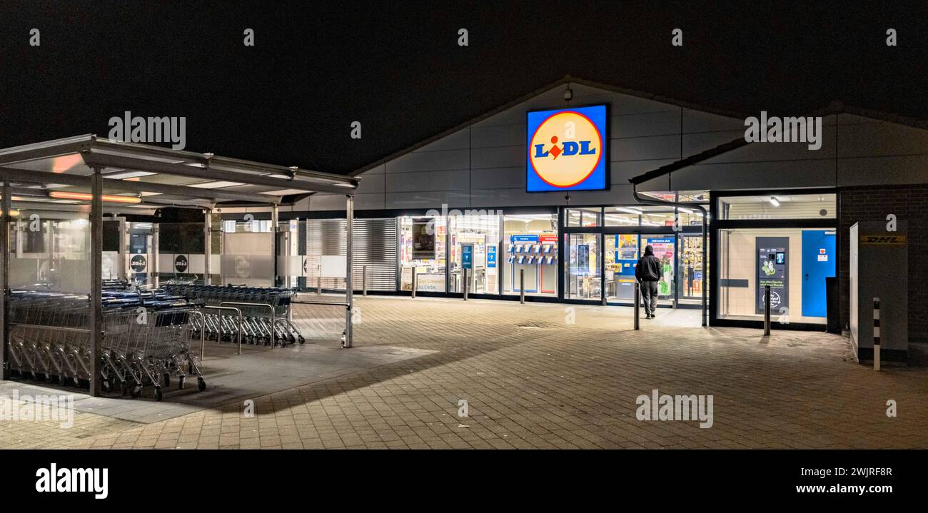 Hamburg, Germany. 07th Feb, 2024. The LIDL logo lights up at night