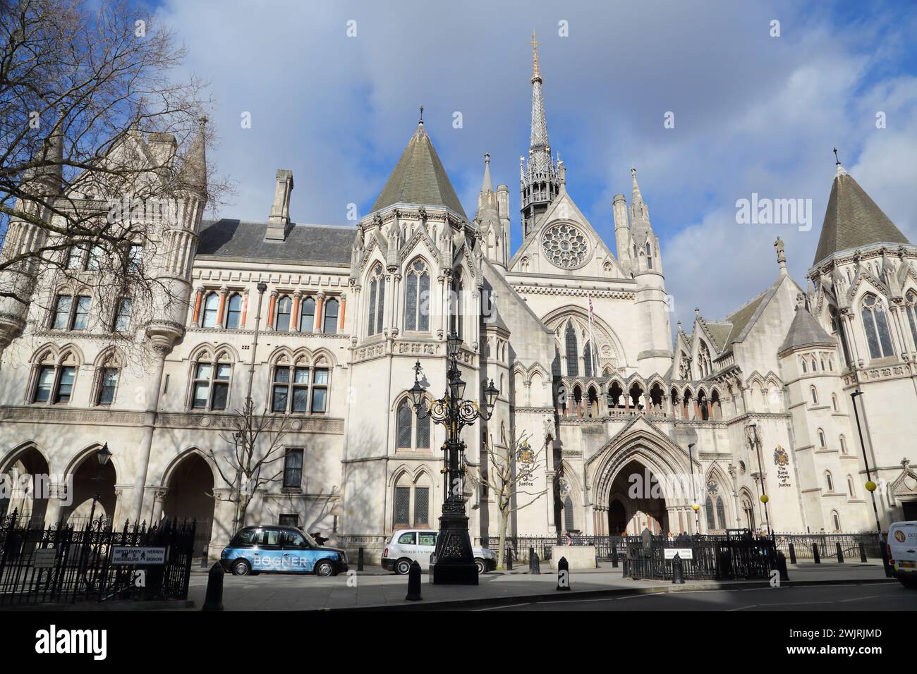 Exterior of the Royal Courts of Justice in London, UK Stock Photo - Alamy