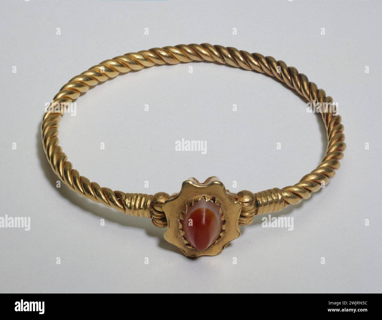 Roman gold bracelet hi-res stock photography and images - Alamy