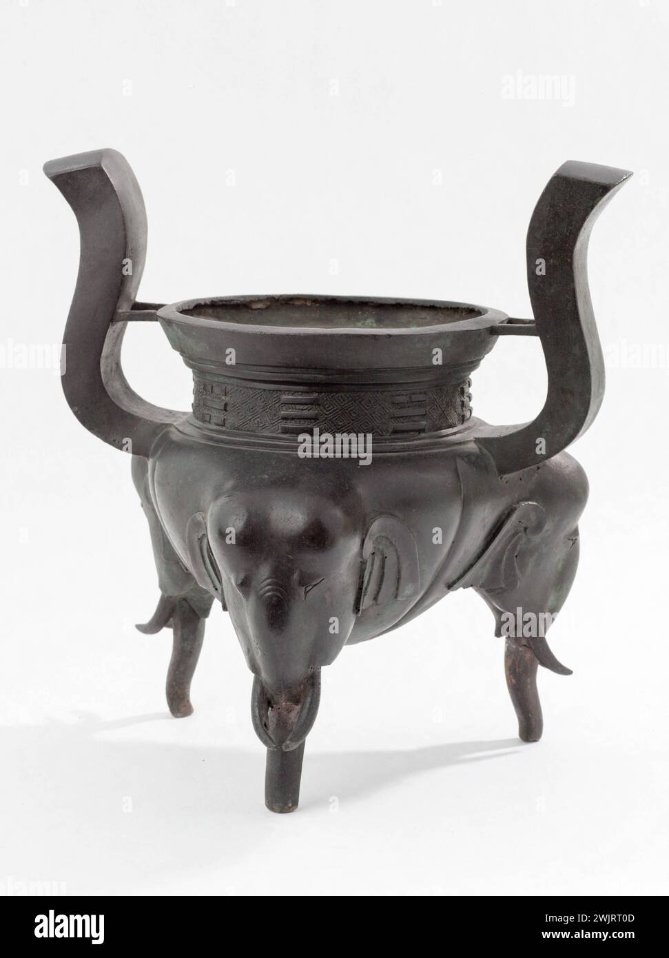 Tripode vase. Bronze. Chine. Par musée musée malée. Anse, Chinese art ...
