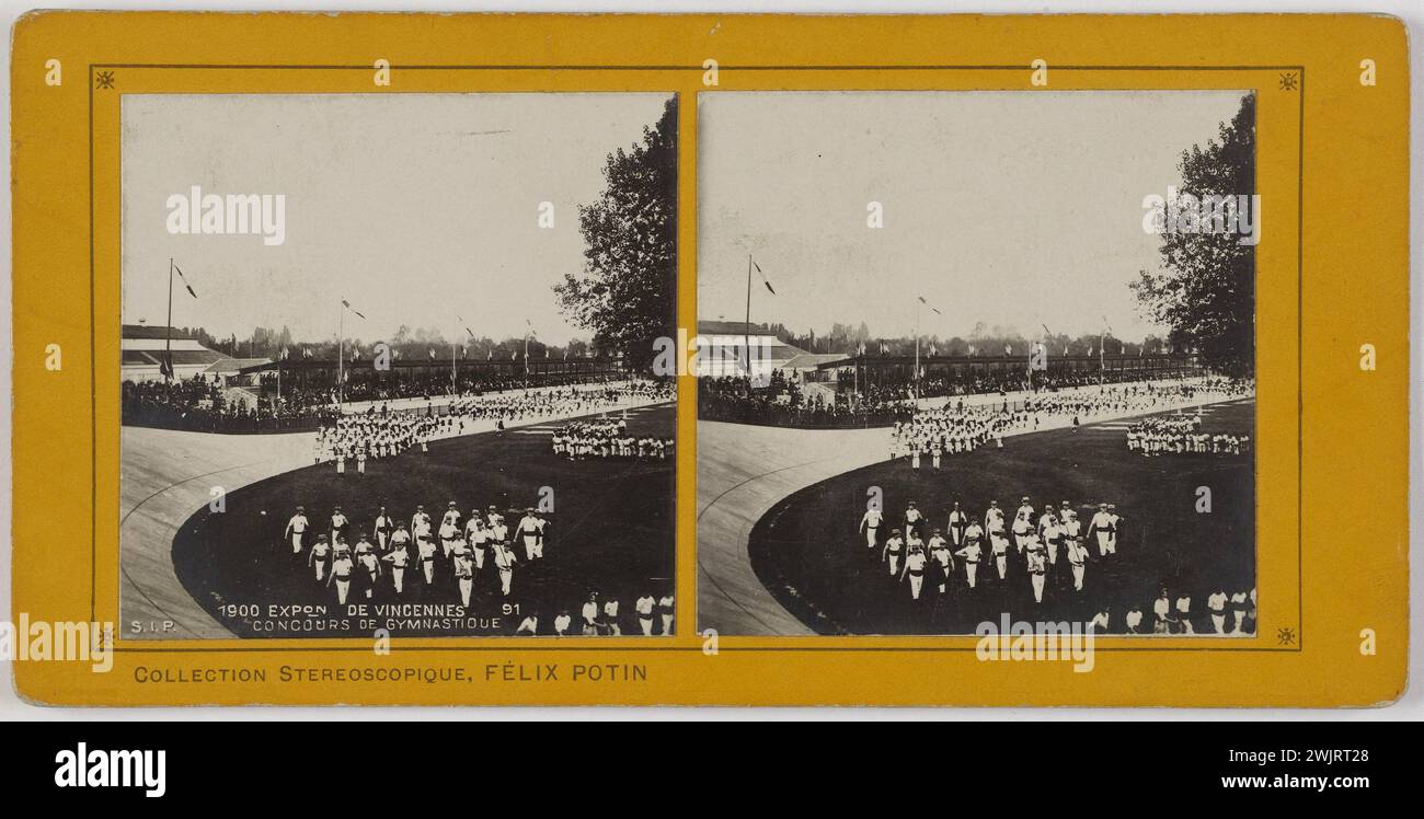 Universal exhibition of 1900. The gymnastics competition at the Vincennes Jacques Anquetil velodrome, Paris (12th arr.). Industrial Photography Society or S.I.P. Draw on paper with gelatino silver bromide laminated on yellow card. Paris, Carnavalet museum. 99987-13 Year 1900, universal exhibition, 12th XII 12th 12th 12th arrondissement Stock Photo