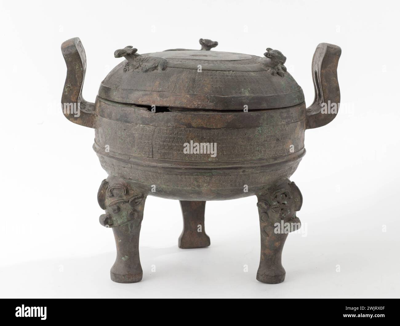 Ting vase. Bronze. China. Paris, Cernuschi museum. Anse, Chinese art ...