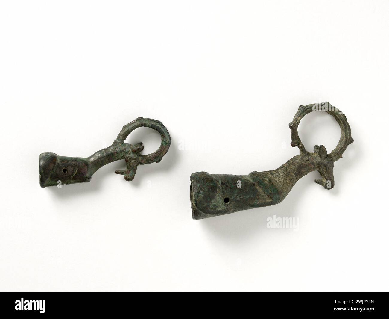 Manches de Pierres to Aiguiser. Lurctan. 900-750 av. J.-C. Par musée musée malée. 35407-2 Iron age, bronze, handle, sharpening stone Stock Photo