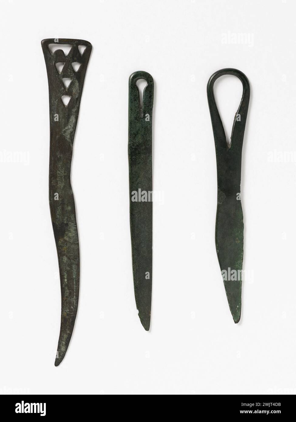 Knives. Ordos. 3rd millennium BC. Paris, Cernuschi museum. 35406-15 Bronze, knife, hetao, meridional Mongolia, ordos, prehistory, prehistoric Stock Photo