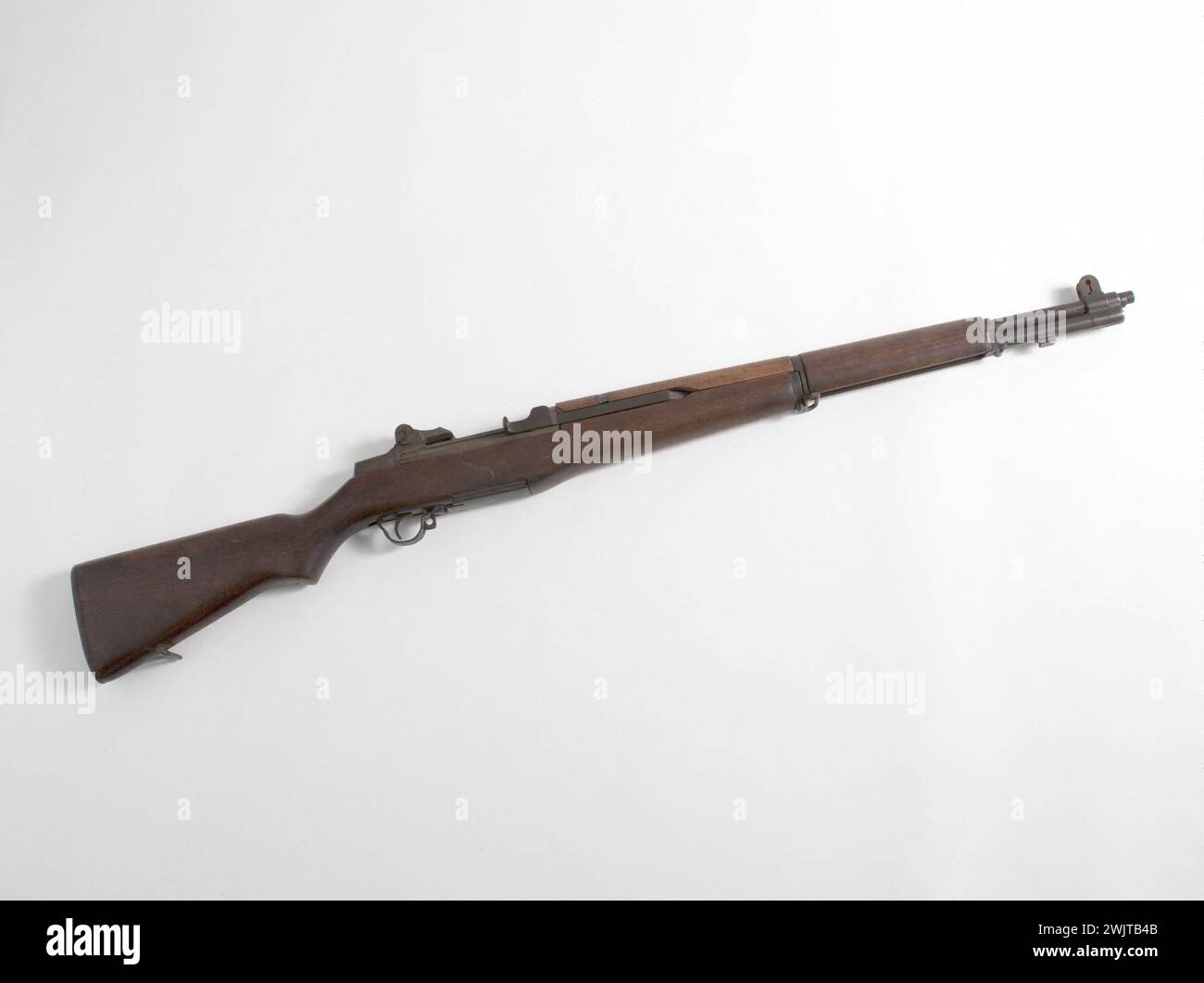 Armed. U.S. Rifle, cal .30, m1. Semi-automatic rifle Garand M1 Neutralized St Etienne, 1939-1945. General Leclerc Museum of Hauteclocque and the Liberation of Paris, Jean Moulin Museum. 78980-7 Firearm, American army, armament, weapon, military equipment, rifle, war 1939-1945, war 39-45, Second World War Stock Photo