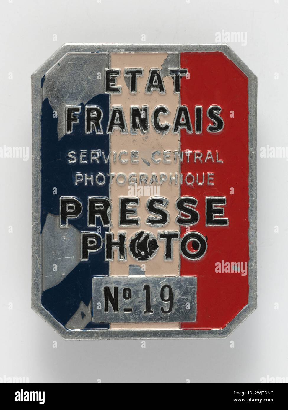Single badge n ° 19. Métal, 1941. Musée du Général Leclerc de Hauteclocque and the Liberation of Paris, Jean Moulin Museum. 78986-2 Stock Photo
