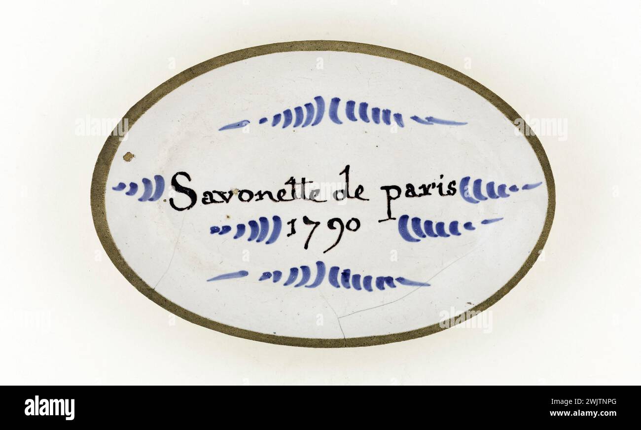 Anonymous. Fragment. Earthenware. Paris, Carnavalet museum. 71684-56 Decoration, Revolutionary Faience, Fragment, Revolutionary Periode, French Revolution, Savonette de Paris, plate Stock Photo
