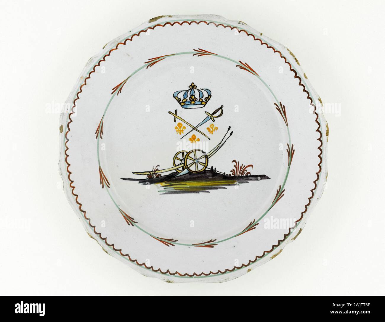 Anonymous. Plate. Earthenware. Around 1789. Paris, Carnavalet museum. 70955-49 Canon, Crown, Epee, Faience, Lys, Decorative Pattern, Revolutionary Periode, Crockery, Plate Stock Photo