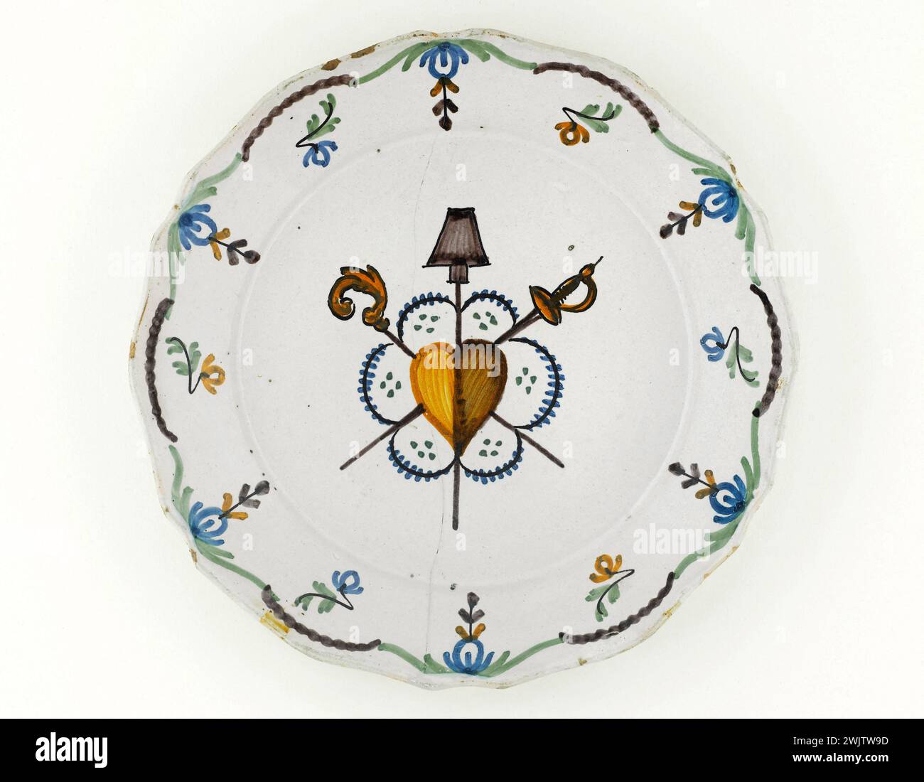 Anonymous. Plate. Earthenware. Around 1790. Paris, Carnavalet museum. 70955-57 Weapon, Heart, Epee, Faience, Decorative Pattern, Revolutionary Periode, Pic, Crockery, Putch Stock Photo
