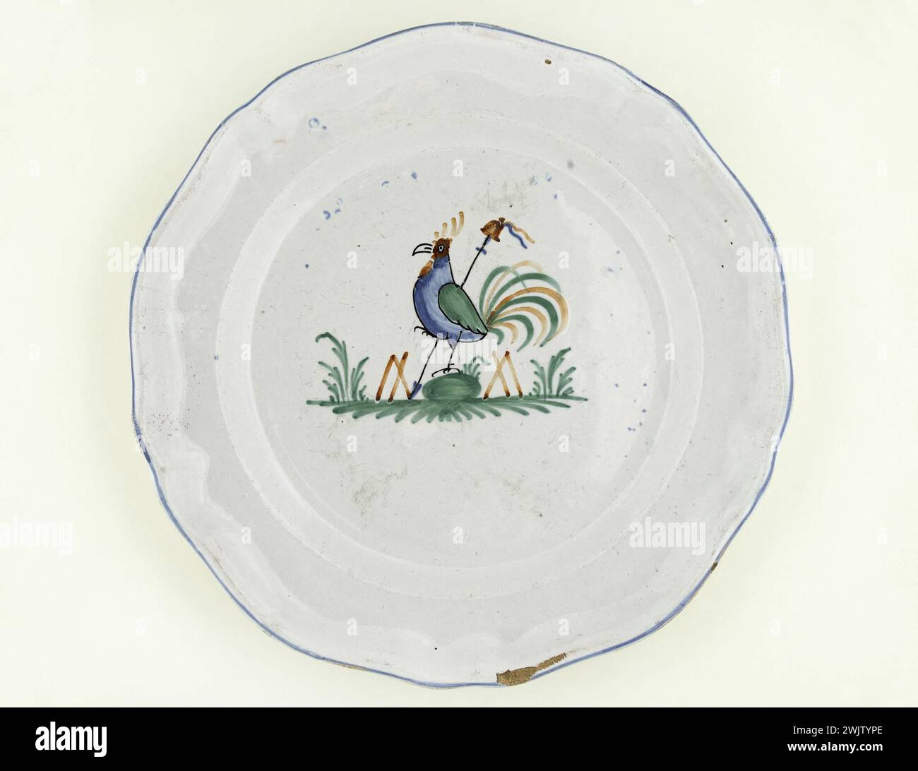 Anonymous. Coq dish. Earthenware. Around 1792. Paris, Carnavalet museum. 72430-18 Rooster, faience, revolutionary period, French revolution, dish Stock Photo