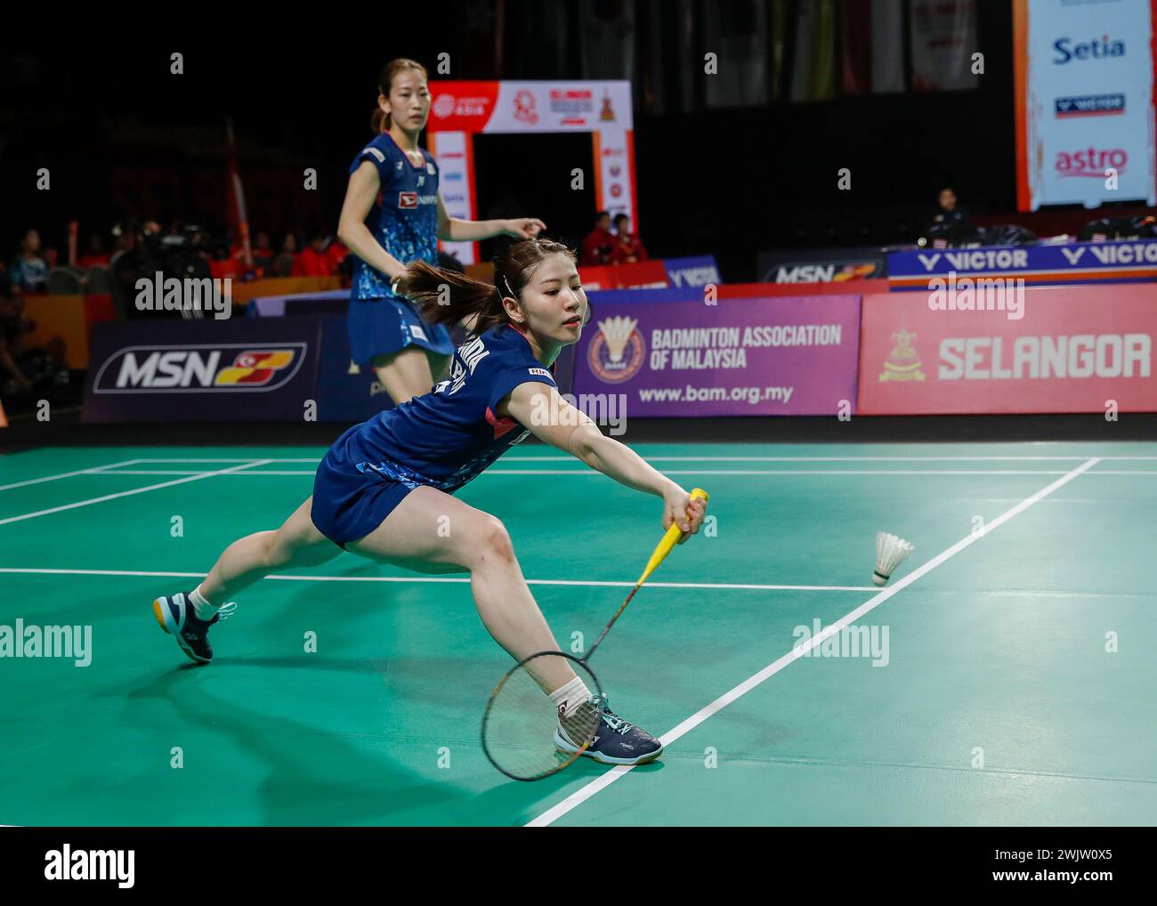 Shah Alam, Malaysia. 17th Feb, 2024. Matsuyama Nami/Shida Chiharu(front) of Japan compete in the doubles match against Treesa Jolly/Gayatri Gopichand Pullela of India during the women's team semifinal between Japan and India at the Badminton Asia Team Championships 2024 in Shah Alam, Selangor, Malaysia, Feb. 17, 2024. Credit: FL Wong/Xinhua/Alamy Live News Stock Photo