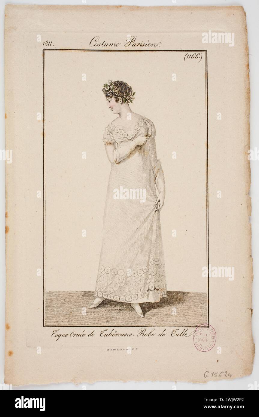 Toque adorned with tuberers. Tulle dress ", Parisian costume (extract from the Journal des Dames et des Modes), 1811, engraving n ° 1166. Watercolor stamp. 1811. Galliera, fashion museum of the city of Paris. 60785-13 Parisian suit, lace, watercolor print, ladies and fashions newspaper, female fashion, female model, number 1166, ornament, tulle dress, toque, tuberous Stock Photo