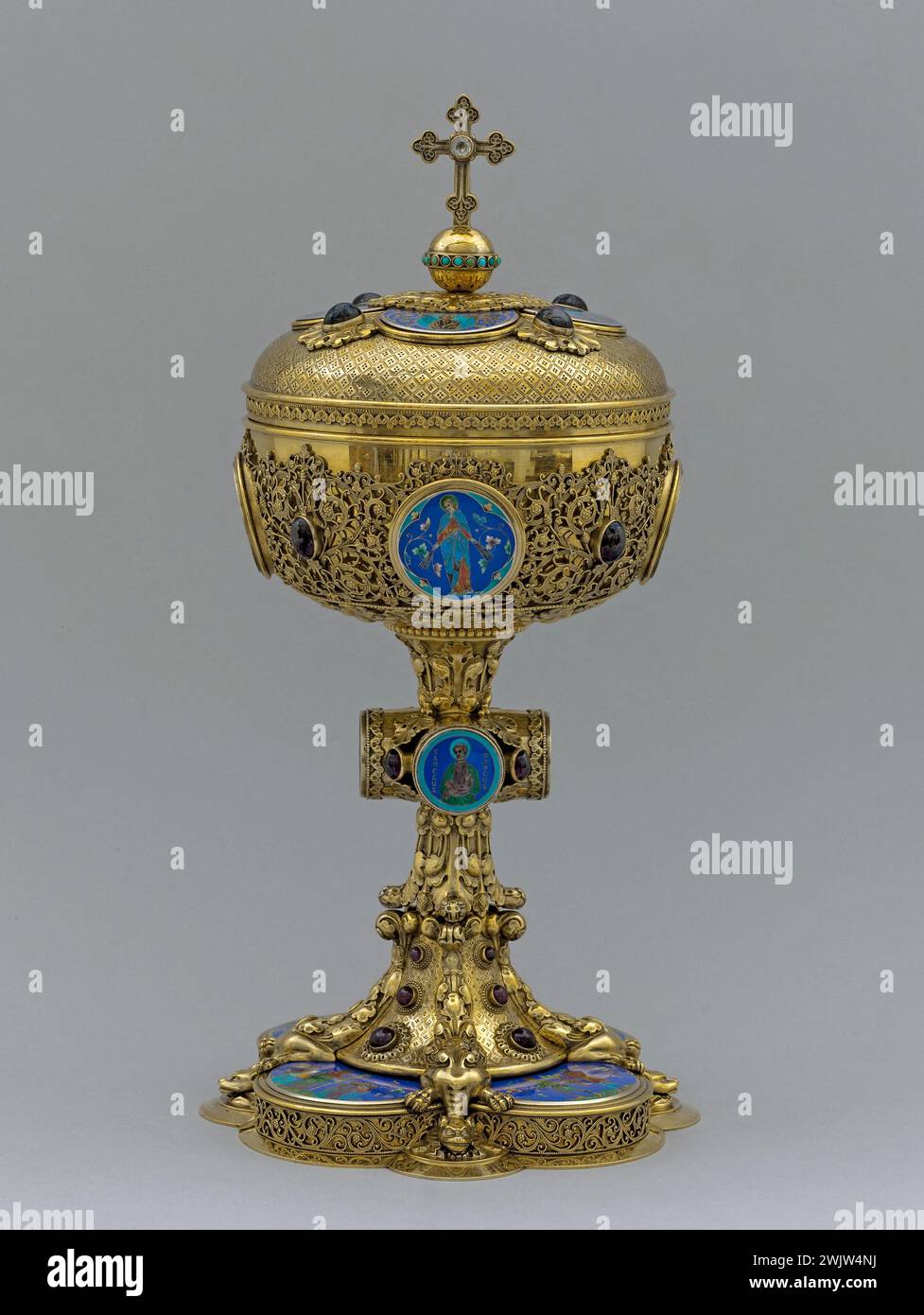 Placide Poussielgue-Rusand (1829-1889). 'Ciborian'. Golden silver, stamped, molded and chopped, enamels, grenats, turquoise and rock crystal. After 1850. Museum of Fine Arts of the City of Paris, Petit Palais. 71340-5 Silver dore print, silver cisele mold, chretian, ciborium, rock crystal, cross, email, evangelist, garnet, book, religious object, orfevrery, precious stone, Catholic religion, saint, turquoise, 19th century Stock Photo