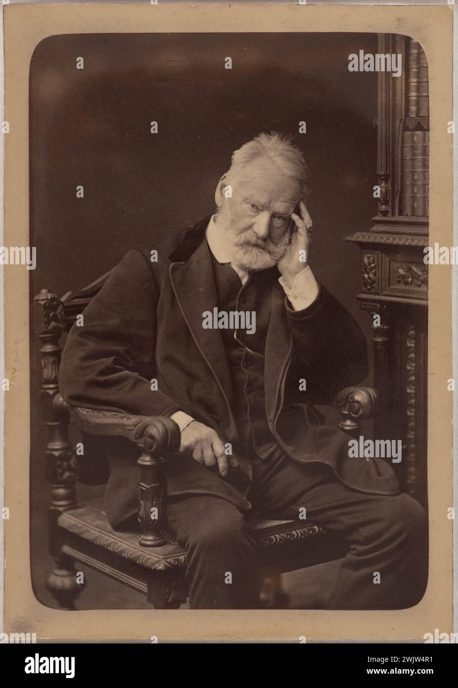 Lucien Waléry (1830-1890). Victor Hugo seated, front look, left hand supporting his head, delivers in his right hand. EPREOVE ON CIRÉRA albumin paper, 1879. PARIS, Maison de Victor Hugo. 71161-38 Sitting, French writer, armchair, left hand, portrait, look facing, hold, head Stock Photo