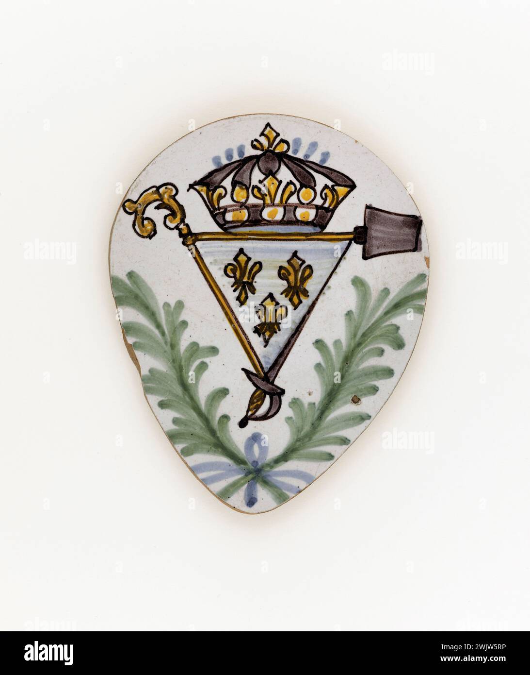 Anonymous. Fragment. Earthenware. Paris, Carnavalet museum. 71684-23 Coronne, decoration, faience, fragment, lilies, revolutionary period, French revolution, king, royalte, plate Stock Photo