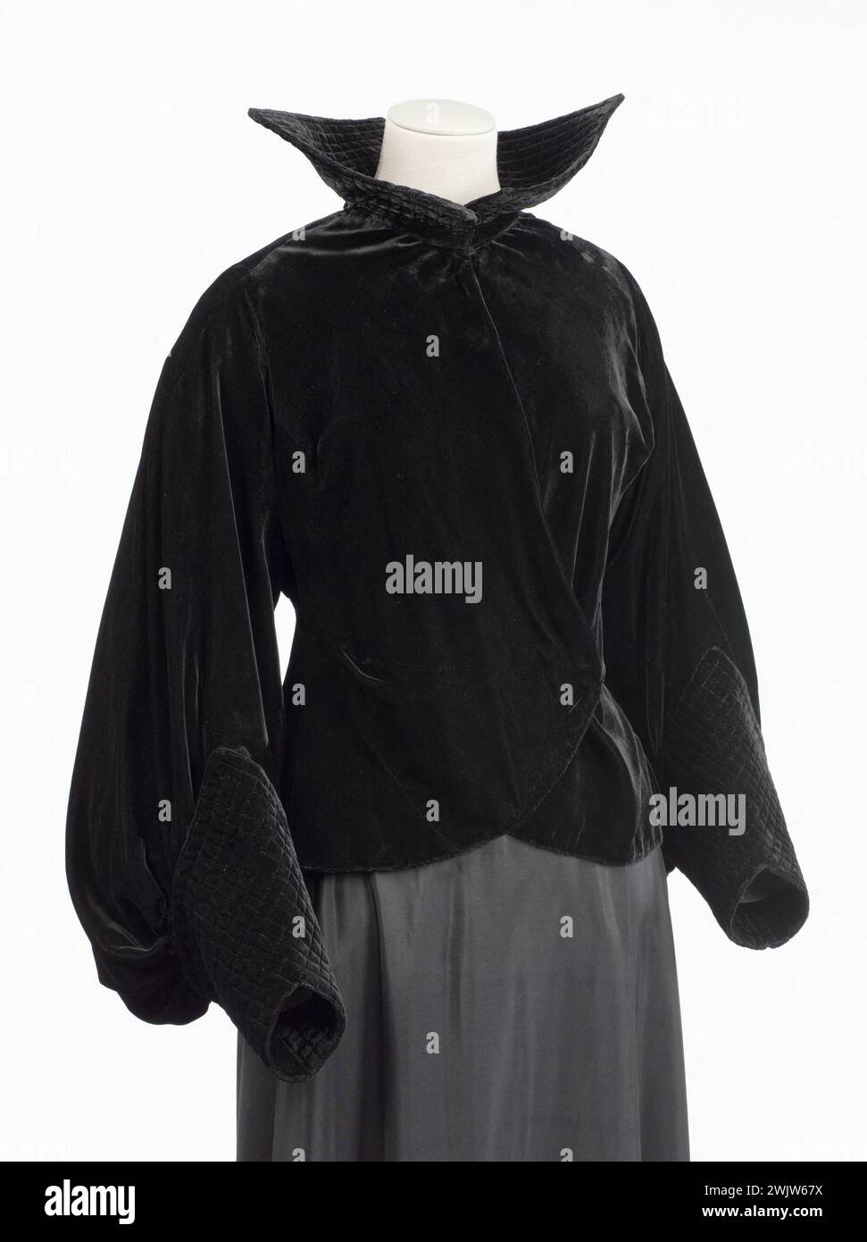 Veste En Velours Noir - Taille 50 - Neuf Sans étiquette - Coupe Simple Et Intemporelle