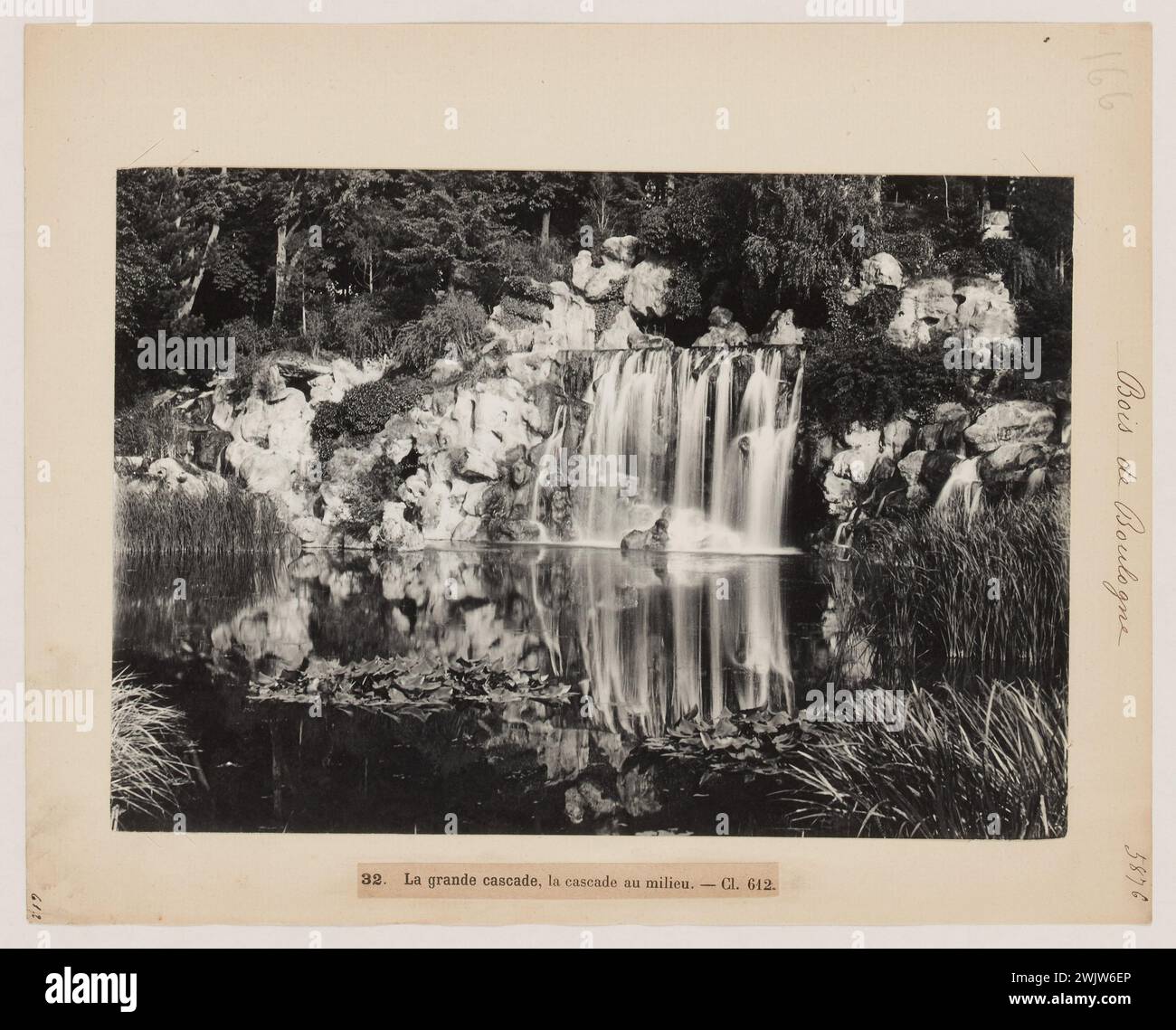 Bois de boulogne grande cascade hi-res stock photography and images - Alamy