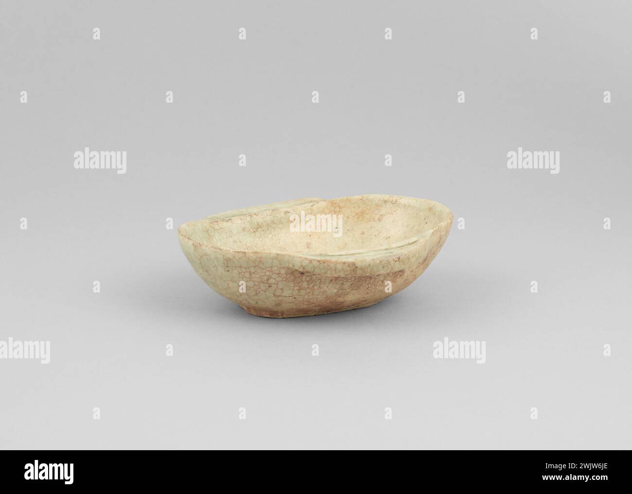 Ear cut. Terracotta white paste, beige glaze. Cernuschi Museum, Asia ...