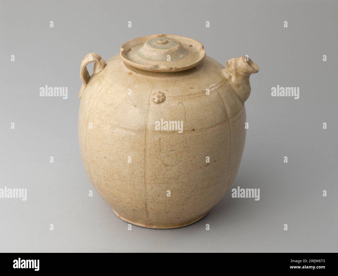 Verseuse ". Céramique. XiI-Xively sixteen. Parigi, Museum Museum. Paris, museum meer and semean. 144391-22 Asian art, art of Vietnam, Vietnamese art, ceramic, dishes, pouches, 12th XIII 12th 12th 12th 12th century, 13th XIIIth 13th 13th 13th 13th century, XIVth XIV 14th 14th 14th century Stock Photo