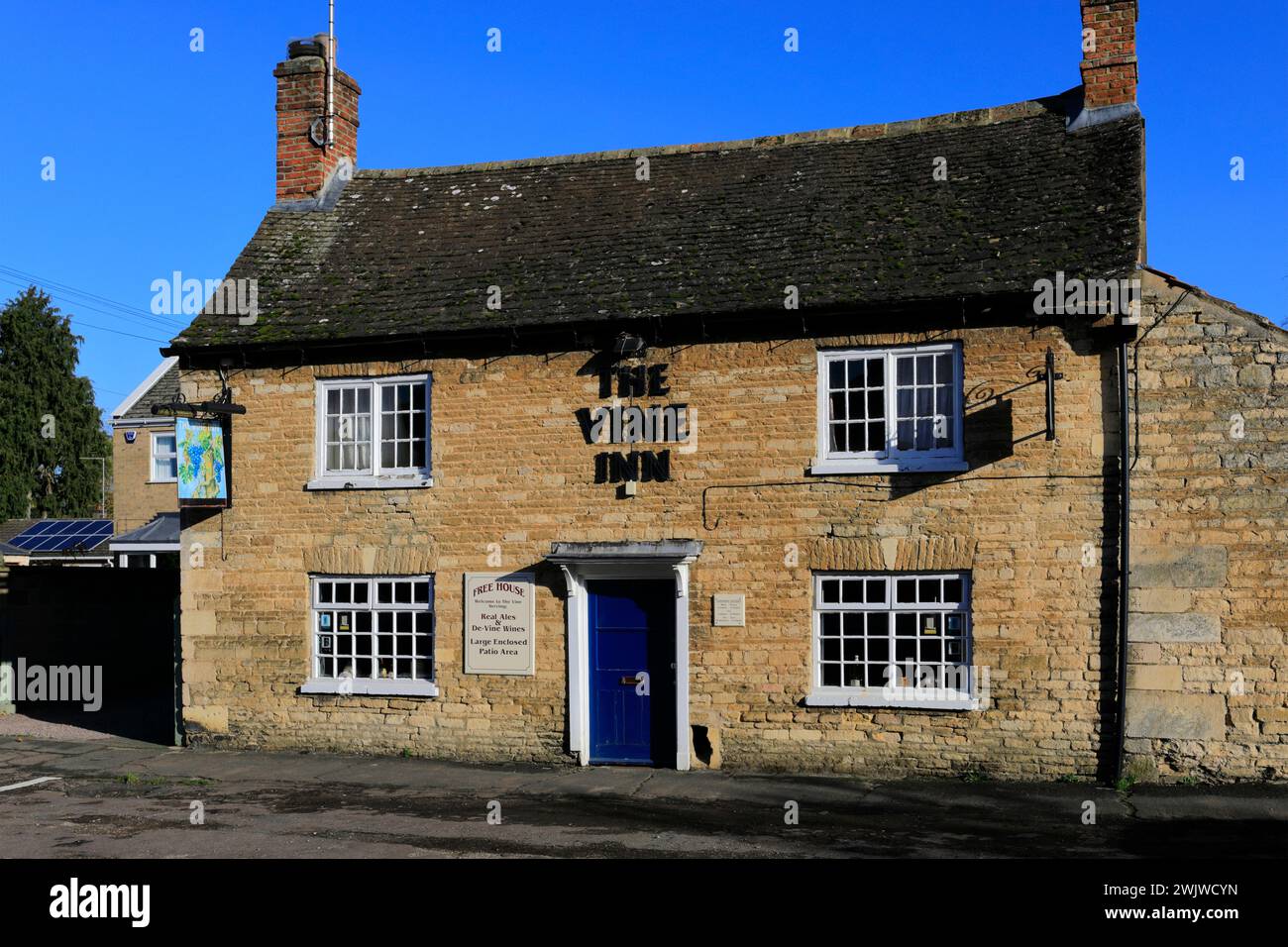 The Vine pub, Market Deeping town, Lincolnshire County, England, UK Stock Photo