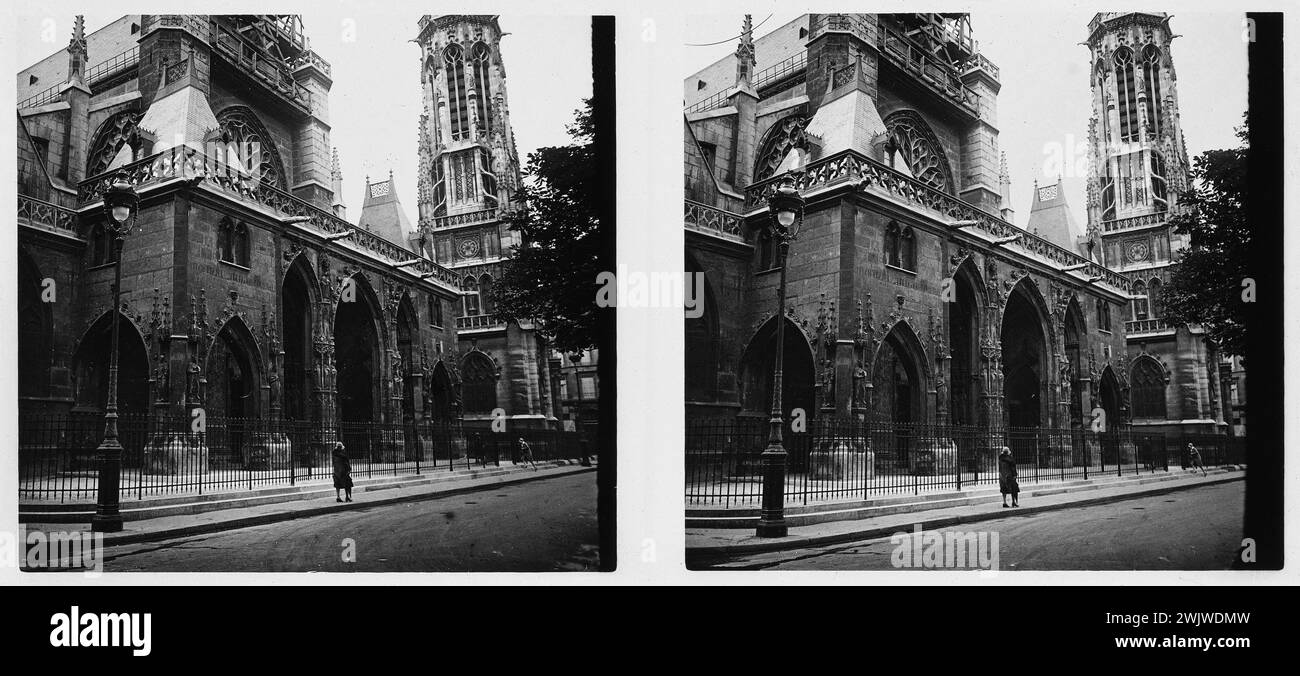 Church of Saint-Germain-l'Auxerrois, Paris (1 arr.). 1920-1930. Stereoscopic view. Paris, Carnavalet museum. 53416-5 Church of Saint-Germain-l'Auxerrois, 1st i 1st 1 arrondissement, stereo, stereoscopic view Stock Photo