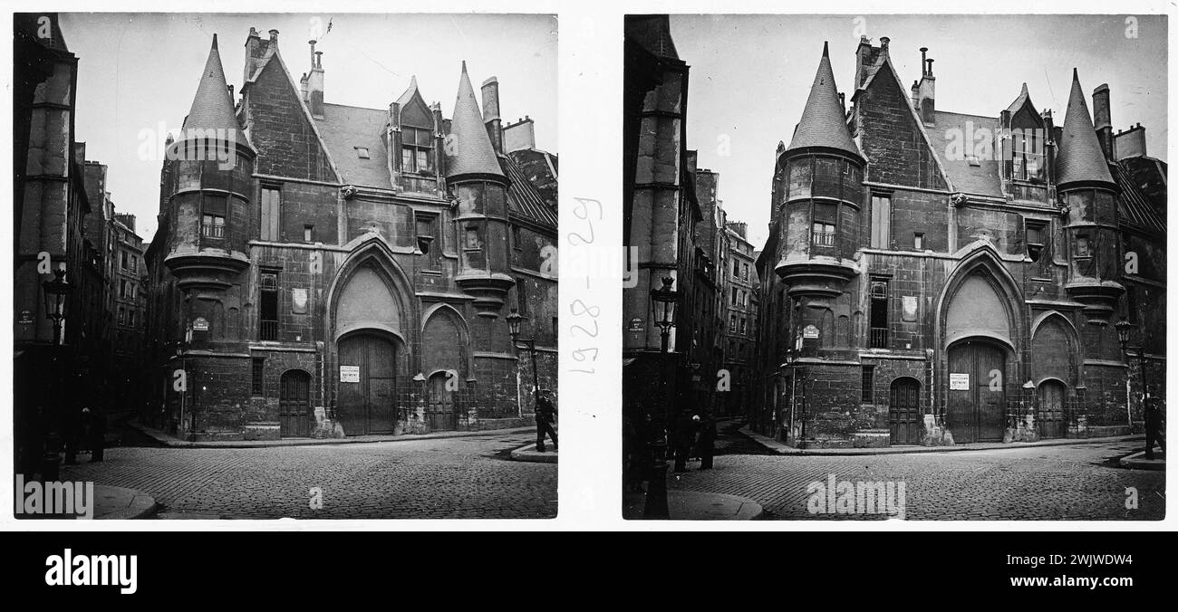 Hôtel de Sens, at the corner of rue du Figuier and rue Fauconnier, Paris (IVth arr.). 1928-1929. Stereoscopic view. Paris, Carnavalet museum. 53416-10 Angle, Hotel de Sens, 4th IV 4th 4 arrondissement, rue du Figuier, rue Fauconnier, Stereo, Stereoscopic view Stock Photo