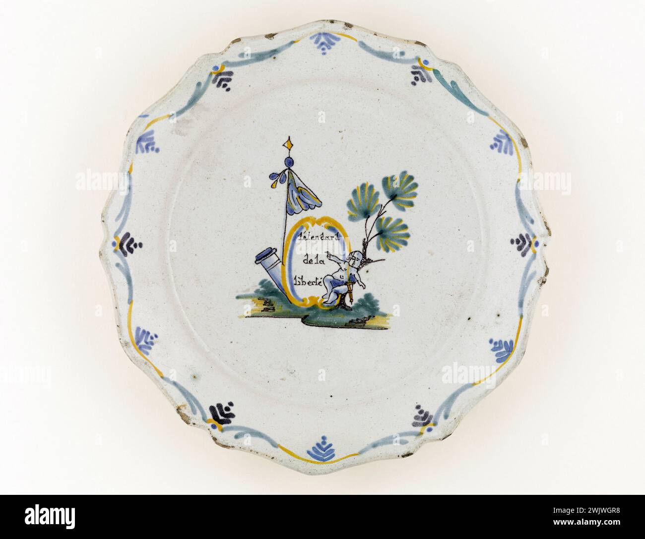 Anonymous. Plate 'The standard of freedom'. Earthenware. Paris, Carnavalet museum. 71683-35 Decoration, Flag, Etendard, Faience, Liberte, Revolutionary Periode, French Revolution, Plate Stock Photo