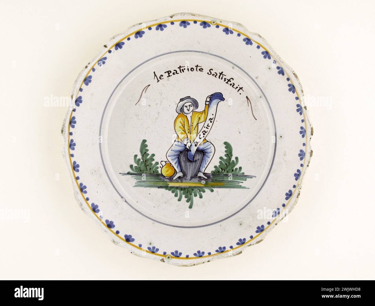 Anonymous. Plate. Earthenware. Paris, Carnavalet museum. 71684-49 Decoration, Faience, Patriot, Revolutionary Periode, French Revolution, satisfaction, plate Stock Photo