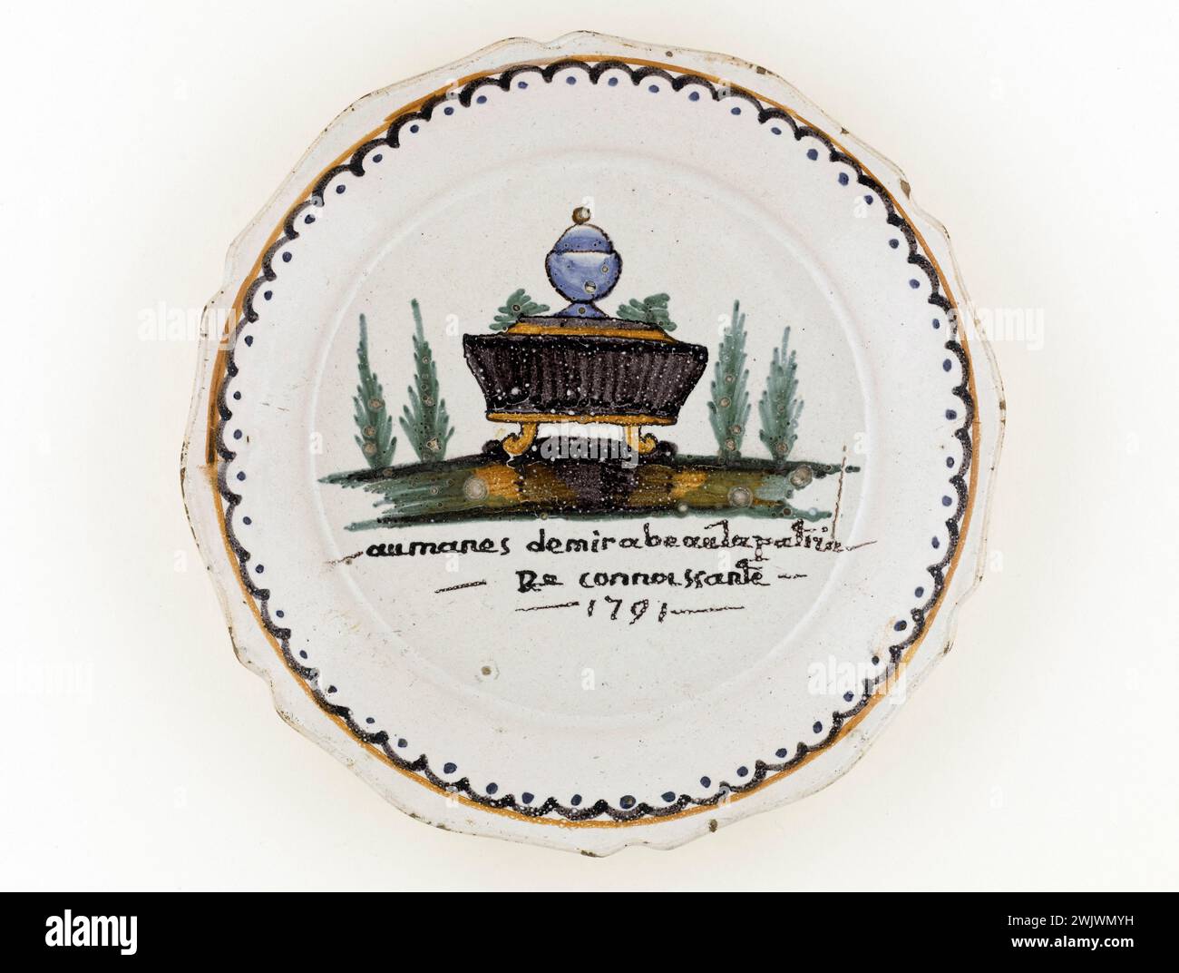 Anonymous. Plate at the tomb of Mirabeau. Earthenware. Paris, Carnavalet museum. 71680-52 Decoration, Faience, Revolutionary Periode, French Revolution, Tomm, Tomb, Plate Stock Photo
