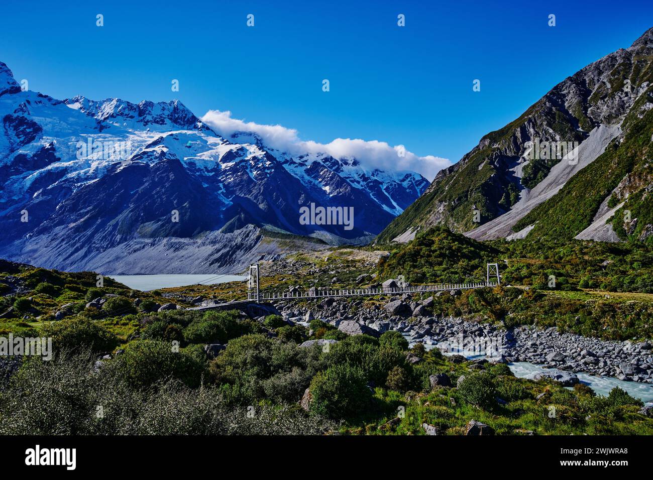 landscape-of-aoraki-mount-cook-the-highest-mountain-in-new-zealand