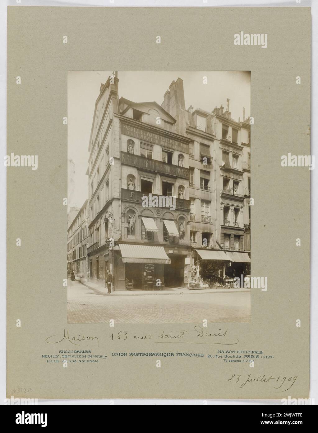 House, 163 rue Saint-Denis, Paris (2nd arr.). 1909 (July 23). Photograph of the French photographic union. Paris, Carnavalet museum. 163 rue Saint-Denis, IIEME IIE II 2nd 2nd 2 arrondissement, house Stock Photo