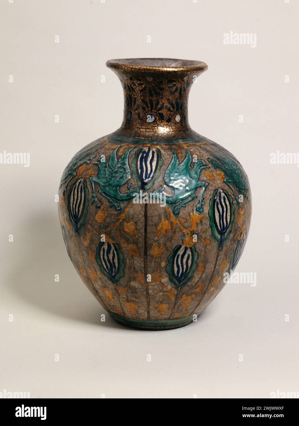 André Metthey (1871-1920). Vase. Earthenware. Museum of Fine Arts of the City of Paris, Petit Palais. Art Menager, Dragon, Faience, Crockery, Vase, XIXth 19th 19th 19 19th 19th century Stock Photo