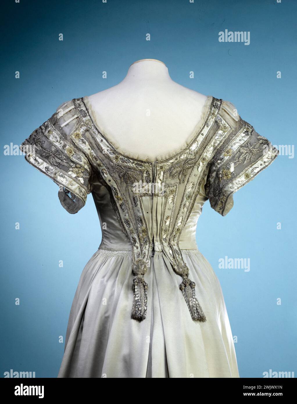 Dress with sequins hi-res stock photography and images - Alamy Dress with sequins hi-res stock photography and images - Alamy