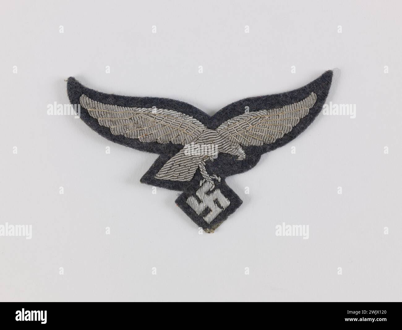 Anonymous. 'Chest eagle -' 2nd model ' - Luftwaffe officer'. Sheet. 1935-1945. General Leclerc Museum of Hauteclocque and the Liberation of Paris, Jean Moulin Museum. 158936-15 Stock Photo