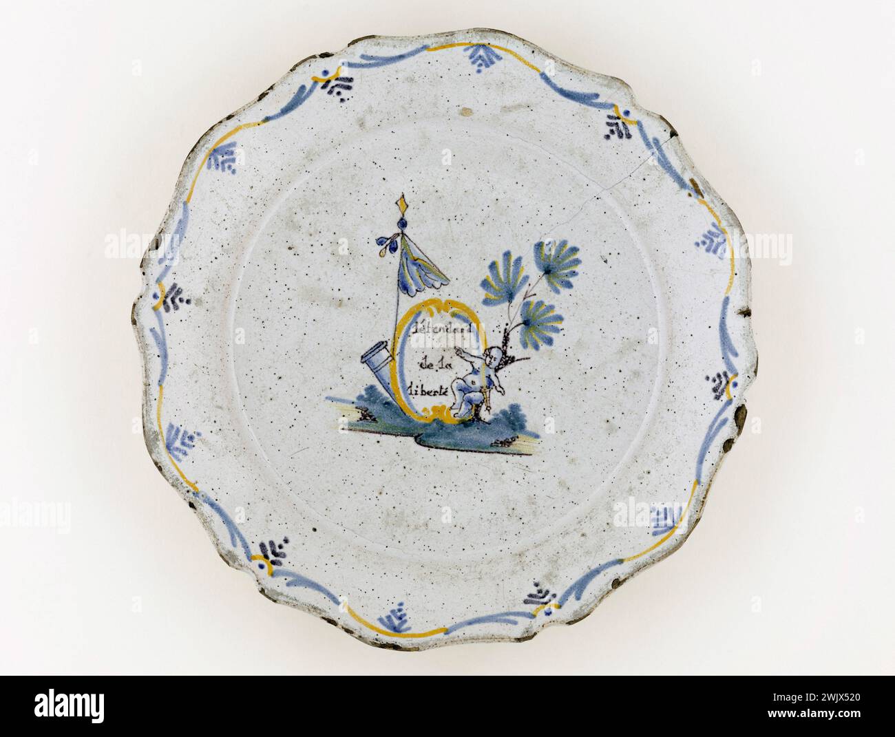 Anonymous. Plate 'The standard of freedom'. Earthenware. Paris, Carnavalet museum. 71683-36 Canon, Decoration, Flag, Etendard, Faience, Liberte, Revolutionary Periode, French Revolution, Plate Stock Photo