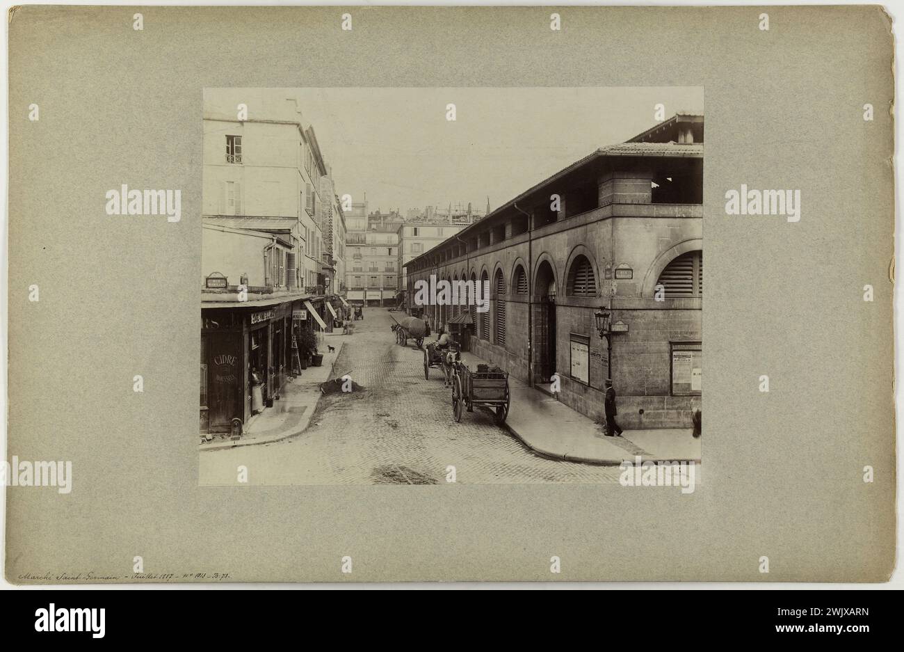 Saint pierre market paris hi-res stock photography and