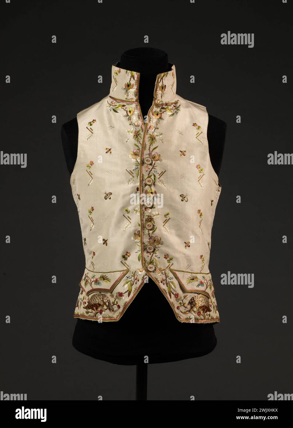 Vest. White silk taffeta. Embroidery in the past, son of polychrome silk. Galliera, fashion museum of the city of Paris. 156730-1 Costume, haute couture, 18th 18th 18th 18th 18th 18th 18 century Stock Photo