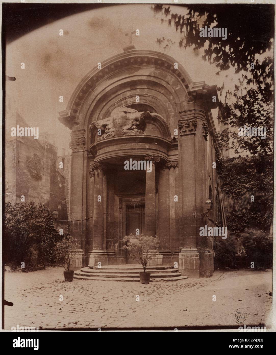 Atget, Eugène (Jean Eugène Auguste Atget, dit) (n.1857-02-12-D.1927-08-04), Chapelle du Couvent des Lombards, rue des Carmes, 5th arrondissement, Paris. (Faithful title), 1885. Draw on albumin paper. Carnavalet museum, history of Paris. Stock Photo