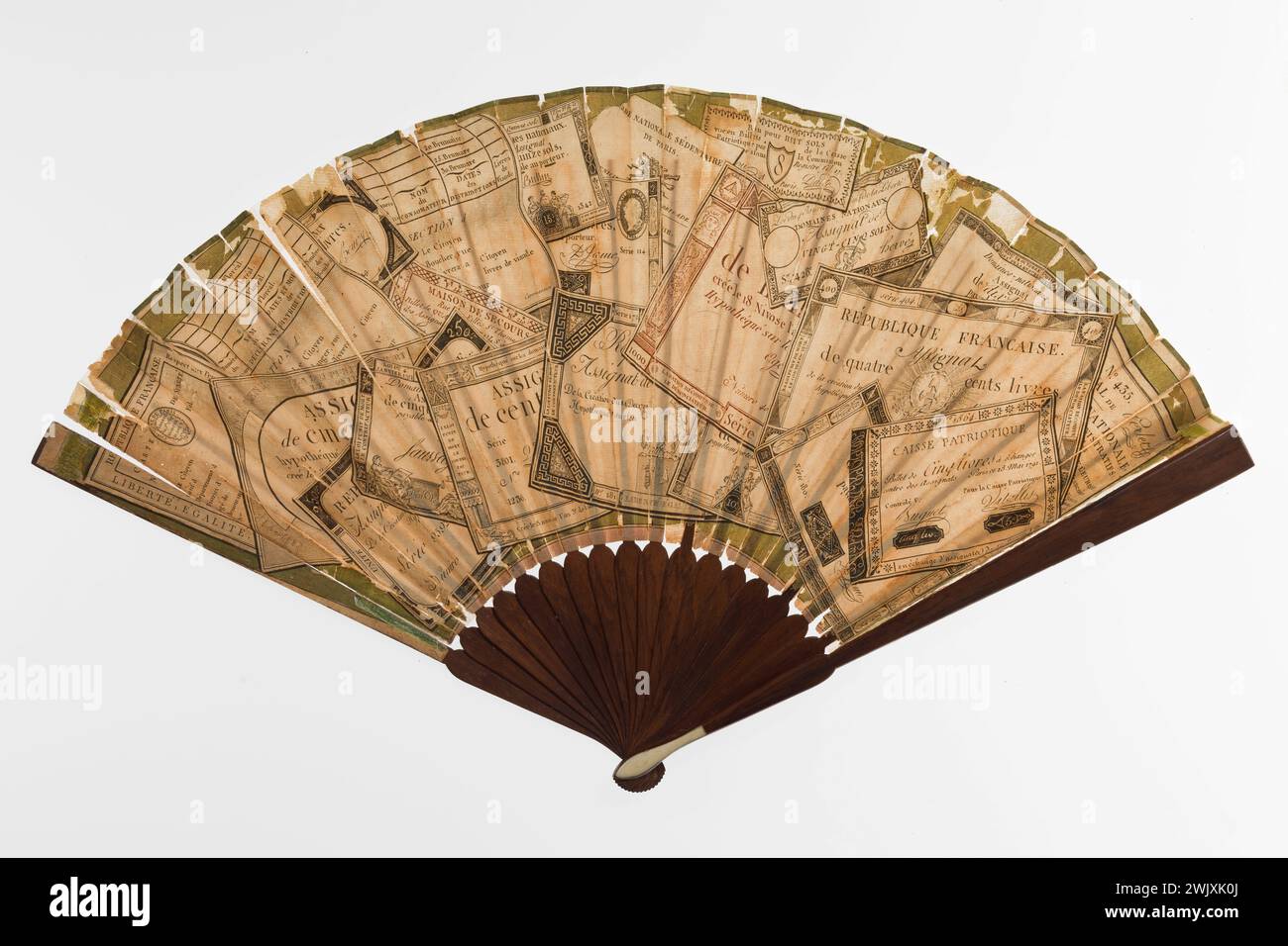 EVENTAIL. 'Assignats'. Paper, mahogany and ivory. Paris, Carnavalet museum. 99105-30 Fashion accessory, Event, Revolutionary Periode, French Revolution Stock Photo