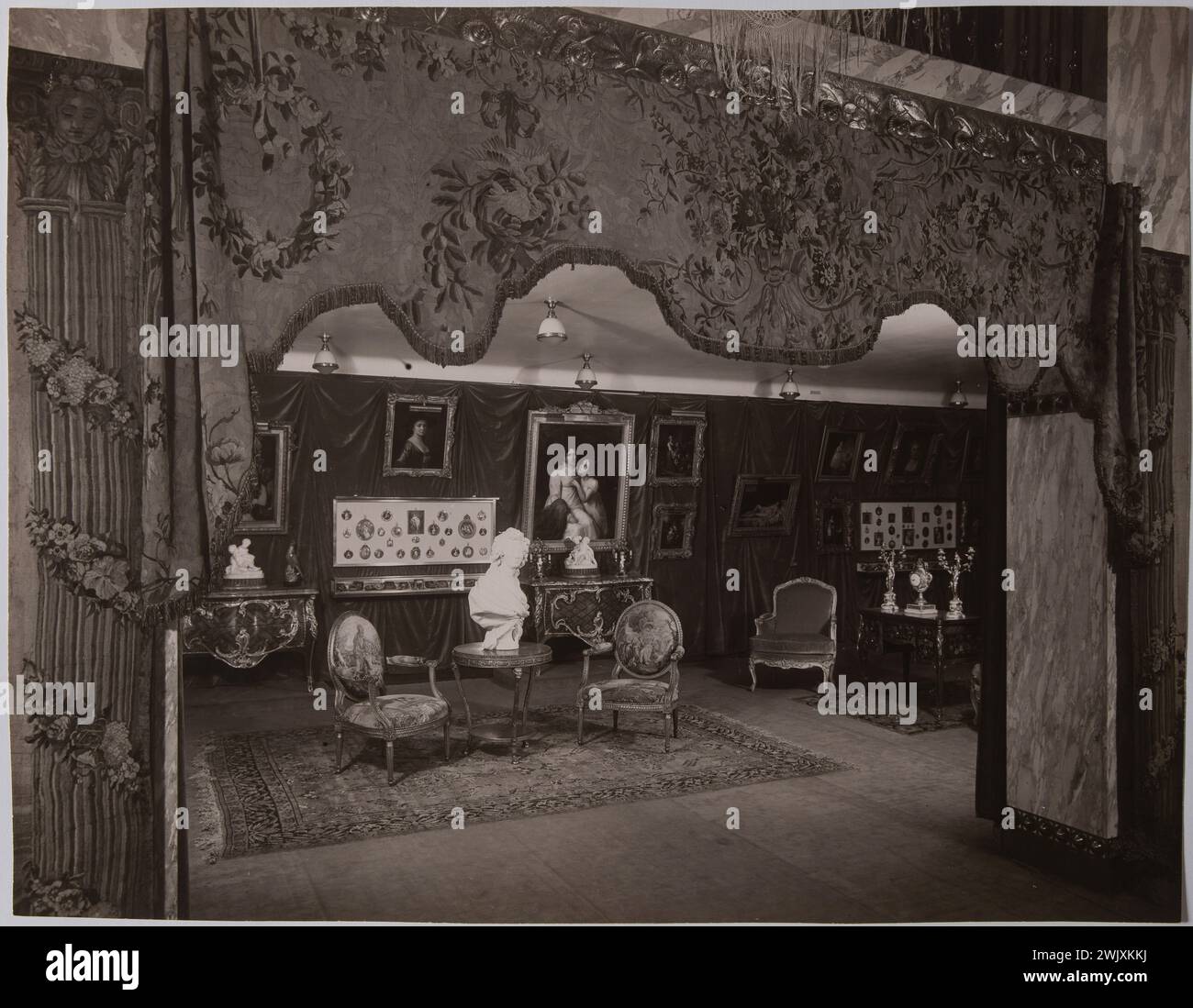 Exposure ? The Samaritan luxury in the spring of 1926. Anonymous ...