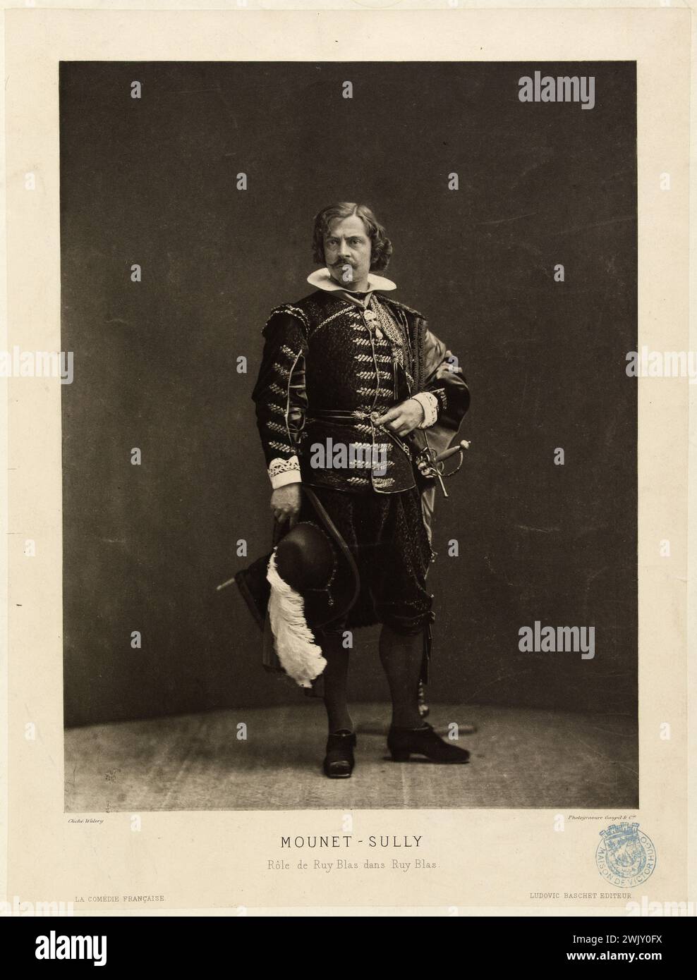 Goupil engraver from a photo of Lucien Waléry (1830-1890). Mounet-Sully (1863-1935) in the role of Ruy-Blas, representation at the Comédie-Française, April 4, 1879. Photogravure. 1879. Paris, house of Victor Hugo. 77378-29 Actor, cheminee, comedy-francaise, scene costume, 1st i 1er 1 arrondissement, representation, French tragedian, photogravure, piece, scene Stock Photo
