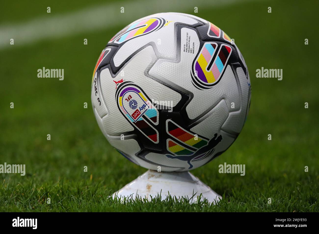 Puma football league ball hi res stock photography and images Alamy
