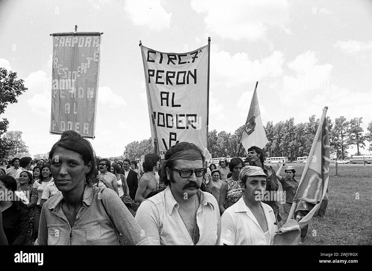 'Perón al poder' (Peron to power) sign: the complete slogan is 'Cámpora al gobierno, Perón al poder' (Campora for President, Peron to power). A Peronist followers gathering for the 'Cámpora-Solano Lima' ticket proclamation at the March 1973 upcoming general elections, San Antonio de Areco, Buenos Aires, Argentina, January 22nd, 1973.l Stock Photo