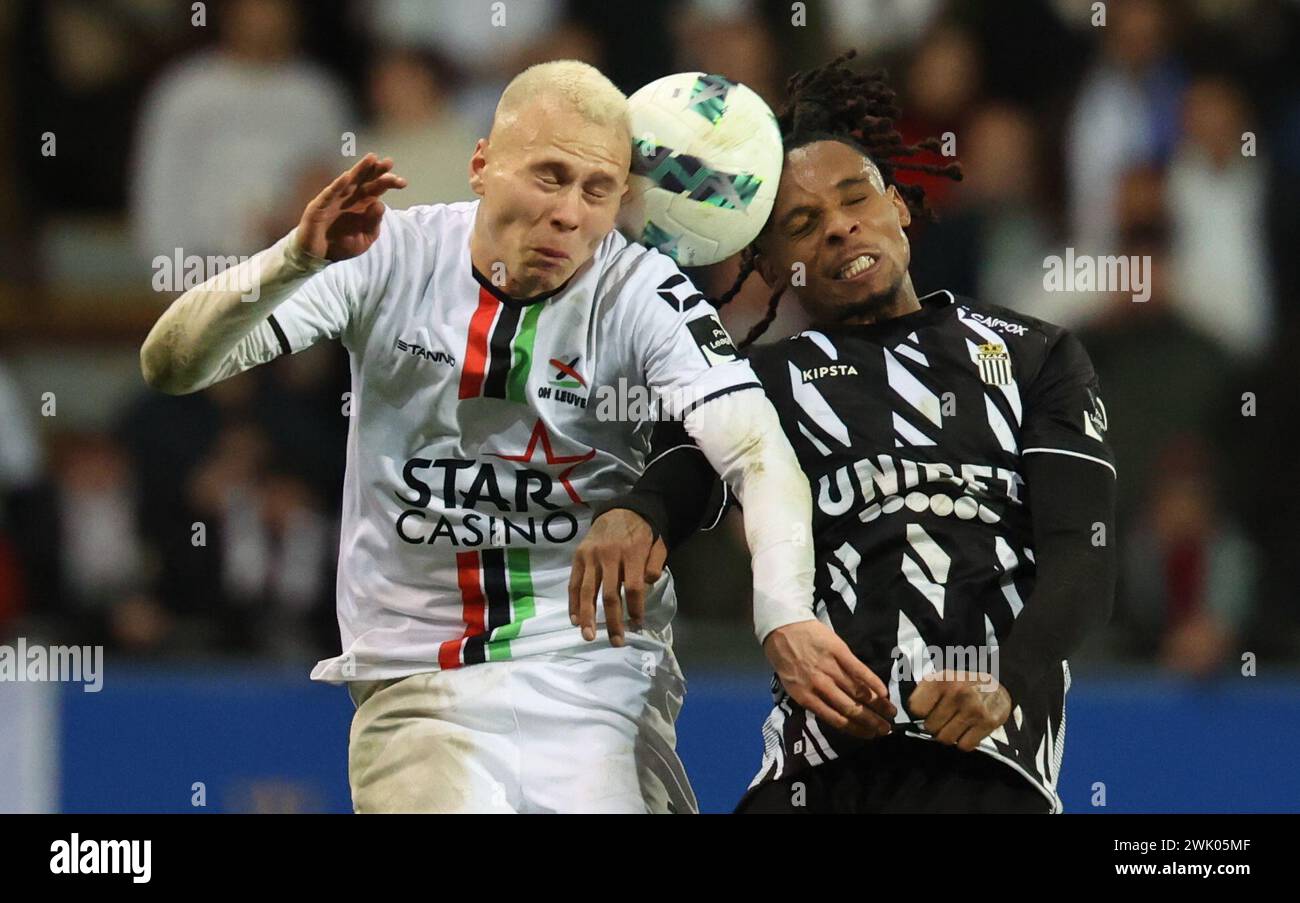 Leuven, Belgium. 17th Feb, 2024. OHL's Jon Thorsteinsson and Charleroi's Jeremy Petris fight for the ball during a soccer match between Oud-Heverlee Leuven and Sporting de Charleroi, Friday 16 February 2024 in Leuven, on day 26 of the 2023-2024 'Jupiler Pro League' first division of the Belgian championship. BELGA PHOTO VIRGINIE LEFOUR Credit: Belga News Agency/Alamy Live News Stock Photo