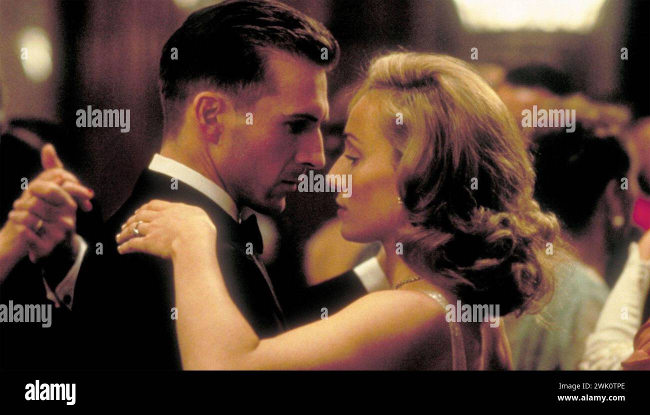 THE ENGLISH PATIENT  1996 Miramax Films production with Kristin Scott Thomas as Katherine Clifton and Ralph Fiennes as Almásy Stock Photo