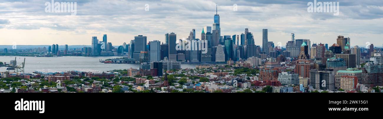 Aerial view of the Manhattan skyline as view from downtown Brooklyn ...