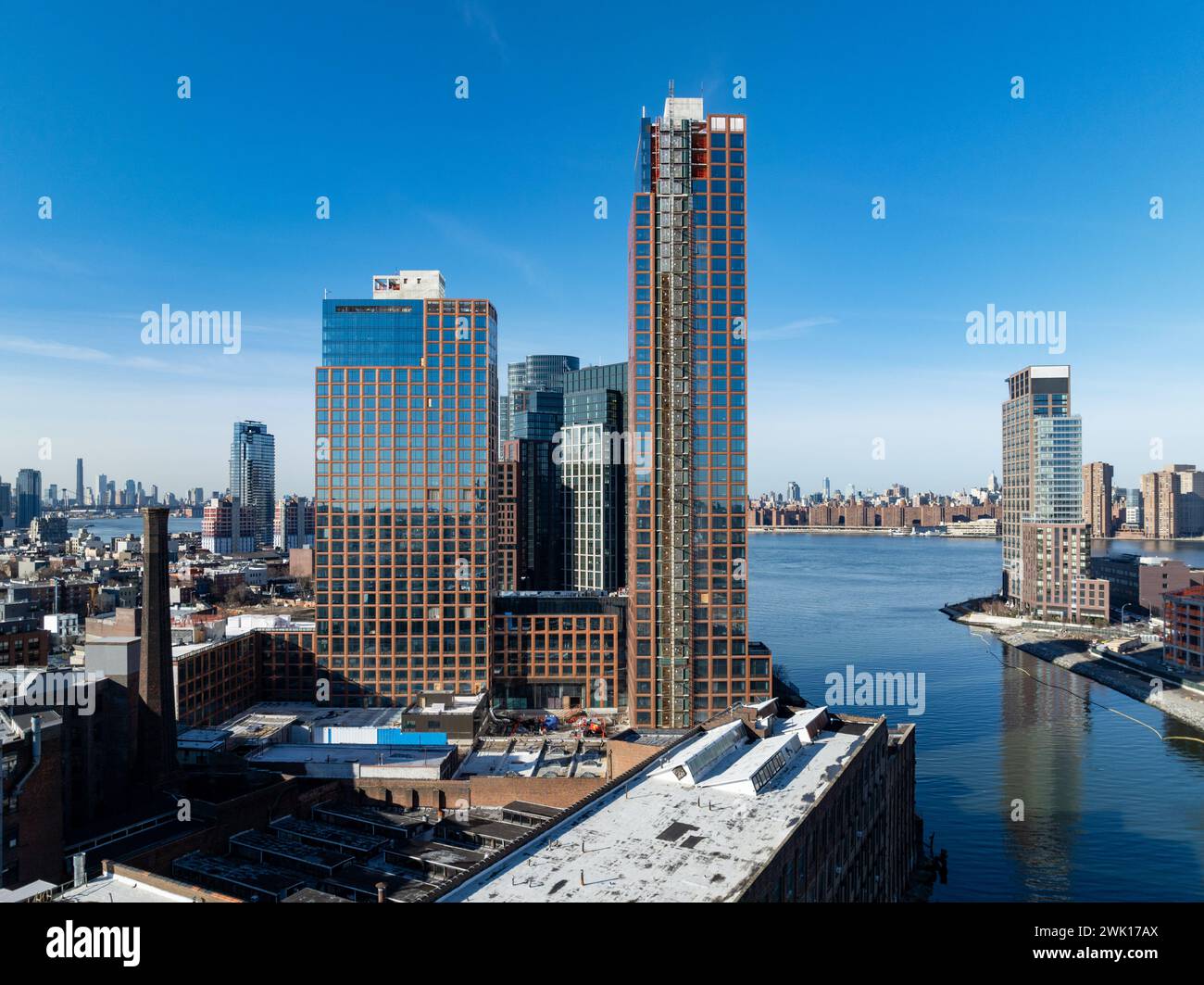 New York City skyline from Newtown Creek in Queens at the border ...